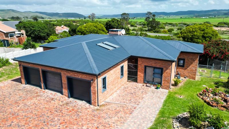 4 Bedroom Property for Sale in Fraaiuitsig Western Cape